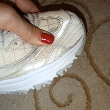 Skechers Ayakkabıda Önlerinde Açılmalar Oldu.
