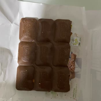 Nestle Nestlé Damak Fıstıklı Çikolata Bozuk Çıktı
