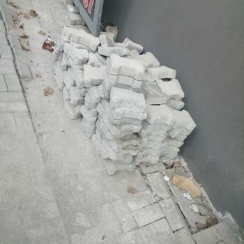 Pamukkale Belediyesi Kaldırım Çökmesi Ve Duba Talebi