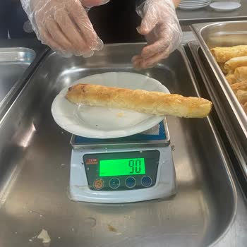 KYK'da Çıkan Yemekler Liste Gramajından Koyulmuyor