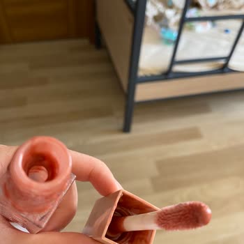 Maybelline New York Lifter Gloss Akıtma Yapıyor