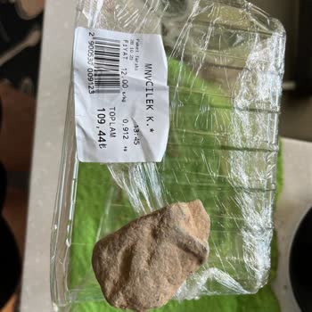 Anpa Gross Market Çilek Paketinin İçinden Taş Çıktı