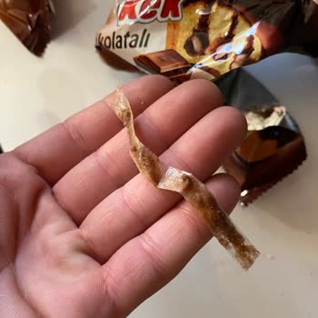 Eti Gıda Eti Popkekin İçinden 5-6 Cm Uzunluğunda Kağıt Gibi Bir Şey Çıktı