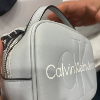 Calvin Klein Marka Çantanın Derisinde Ki Soyulmalar