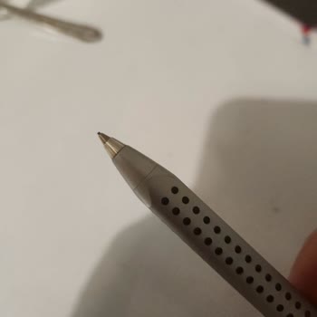 Faber-Castell Grip 2011 Kalemin Ucu İçeri Kaçıyor.