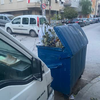 Buca Belediyesi Çöp Konteynırları Ve Çöp