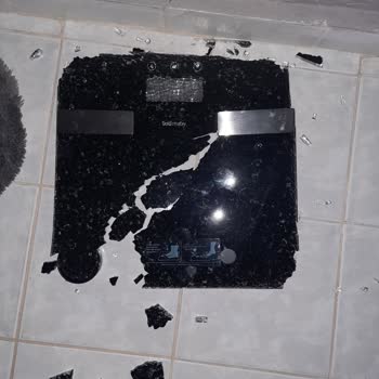 Goldmaster Baskülün Camı Patladı