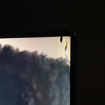 Sunny TV Kenarlarında Düzensiz Işık