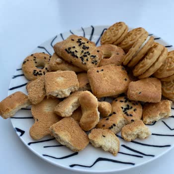 Ülker Hiç Açılmamış Ambalajının İçinde Parçalanmış Hanımeller Bisküvileri