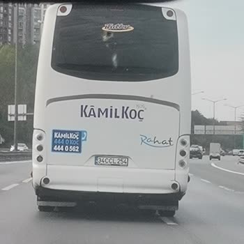 Kamil Koç Otobüsü Sinyalsiz Makas Atıyor