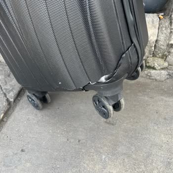 Anadolu Jet Sağlam Bagajımızı Kırık Olarak Aldık