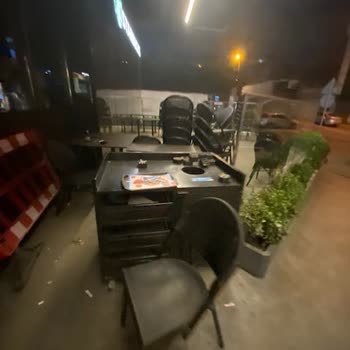 Starbucks Mağaza Masa Sandalye Kullanımı Hk