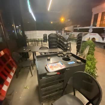 Starbucks Mağaza Masa Sandalye Kullanımı Hk