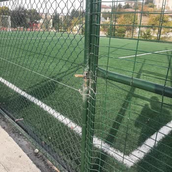 Mamak Belediyesi Halka Açık Hali Saha Nin Kapısına Kilit Vurmak