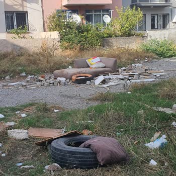 İzmir Büyükşehir Belediyesi Sokak Temizliği Çöplük