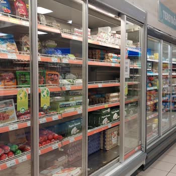 Migros Soğutucu Dolapların Kapakları Açık Ve Eksik