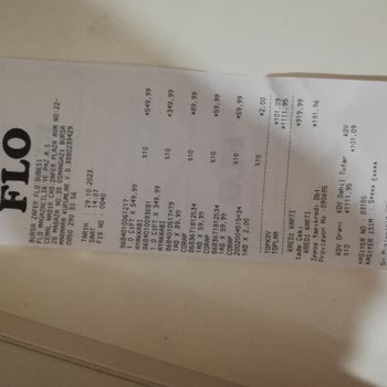 FLO Ayakkabı FLO'dan Alınan Çocuk Çorabından Raptiye Çıktı.