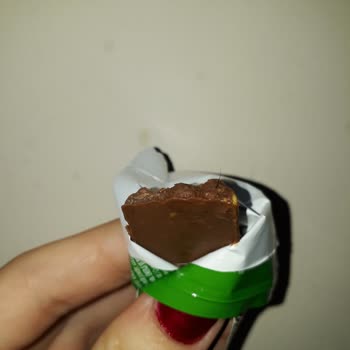 Ülker Çikolata Antep Fıstıklı Ürünün İçinden Kıl Çıktı