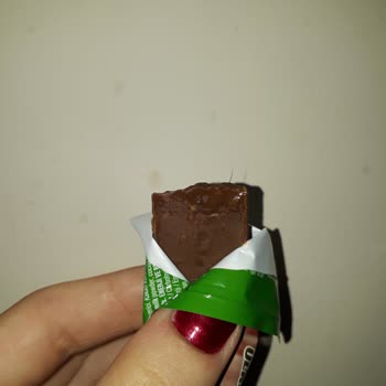 Ülker Çikolata Antep Fıstıklı Ürünün İçinden Kıl Çıktı