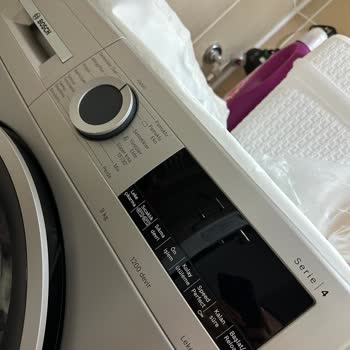 Bosch WGA142X0TR Çamaşır Makinesi Program Yazısı Siliniyor Altında Beyaz Boya Var