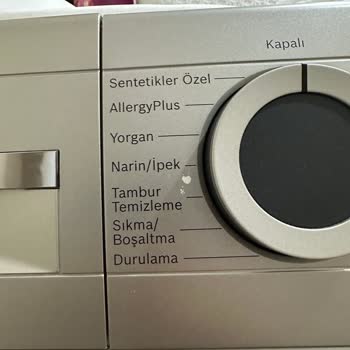Bosch WGA142X0TR Çamaşır Makinesi Program Yazısı Siliniyor Altında Beyaz Boya Var