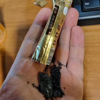 Yanmış, Kömür Olmuş Nescafe