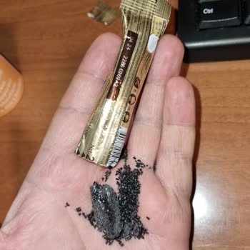 Yanmış, Kömür Olmuş Nescafe