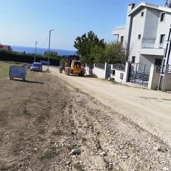 Büyükçekmece Belediyesi Asfalt Dökülmemesi Yalandan Taş Doldurup Gittiler