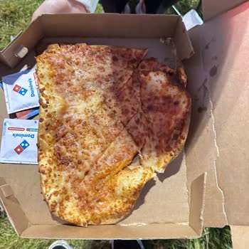 Domino's Pizzadan Pizza Değil Başka Bir Şey Aldık Sanki