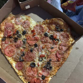 Domino's Pizzadan Pizza Değil Başka Bir Şey Aldık Sanki