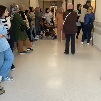 Başakşehir Çam ve Sakura Şehir Hastanesi Gebe Polikliniği Ayakta Uzun Süre Kalma Sorunsalı