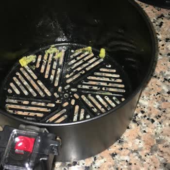 Kumtel Airfrey Tabanı Yapıştırıyor