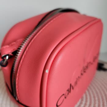 Calvin Klein Çantamda Soyulma Meydana Geldi