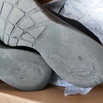 In Street'ten Alınan Skechers Ayakkabının Tabanları Kayıyor