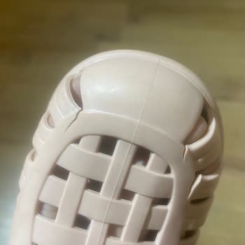 İgor Markasının Sandaleti Çok Kısa Sürede Yırtıldı