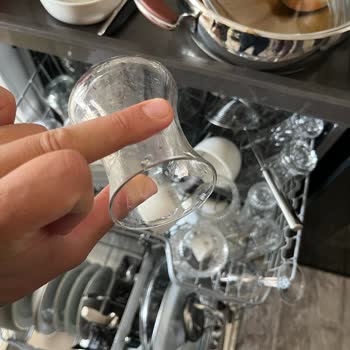 Temiz Yıkamayan Altus Bulaşık Makinesi.