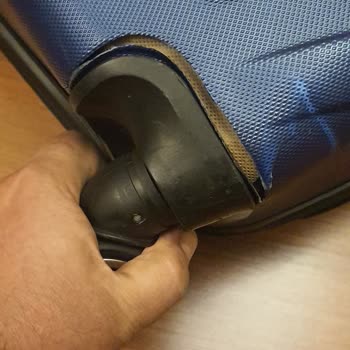 THY Bavulumun Tekerinin Kırılması