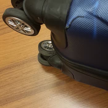 THY Bavulumun Tekerinin Kırılması