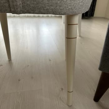 Kelebek Mobilya Kelebek Lidya Sandalyelerin Ayaklarında Boya Kabarmaları Ve Dökülmeler