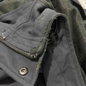 Zara Deforme Olan Yağmurluk