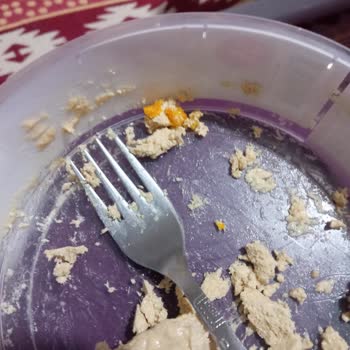 Torku Helvada Sarı Bir Şey Var