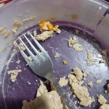 Torku Helvada Sarı Bir Şey Var