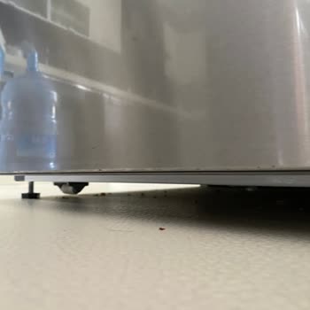 Siemens KG86NAID1N Dolabımda Göçük Ve Paslanmalar Oluştu