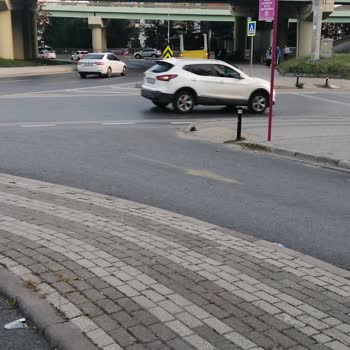 İBB - İstanbul Büyükşehir Belediyesi Her Yere Dikilen Demir Babalar!