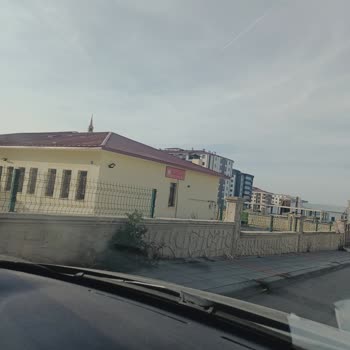 Milli Eğitim Bakanlığı (MEB) Türkiye Cumhuriyeti Bayrağı Asılmaması