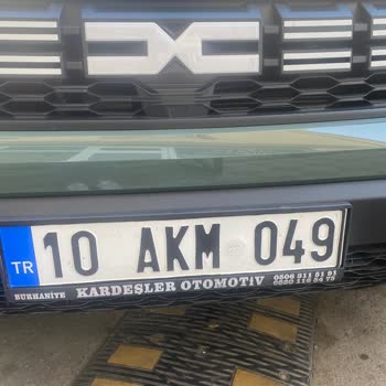 Dacia Sıfır Aracın Arkasında Durmayan Firma Renault