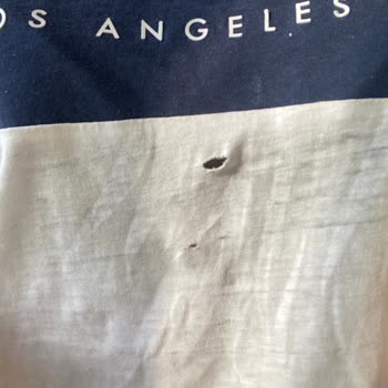Guess T-shirt Yırtılması Şikayet