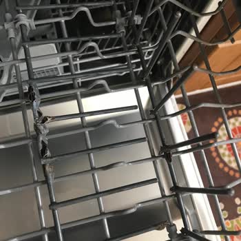 Arçelik 6381HT Bulaşık Makinesi Alt Ve Üst Sepet Paslanması