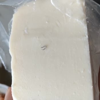 Melnik Süt Ürünleri Peynirin İçinden Değişik Madde Çıkması!