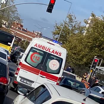 Sağlık Bakanlığı 112 Ambulans Arabama Çarptı